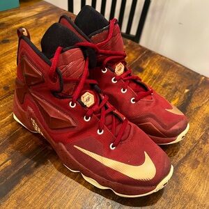 Men/Boys Nike Lebron 13 basketball shoes, size 7.5. Great condition.
